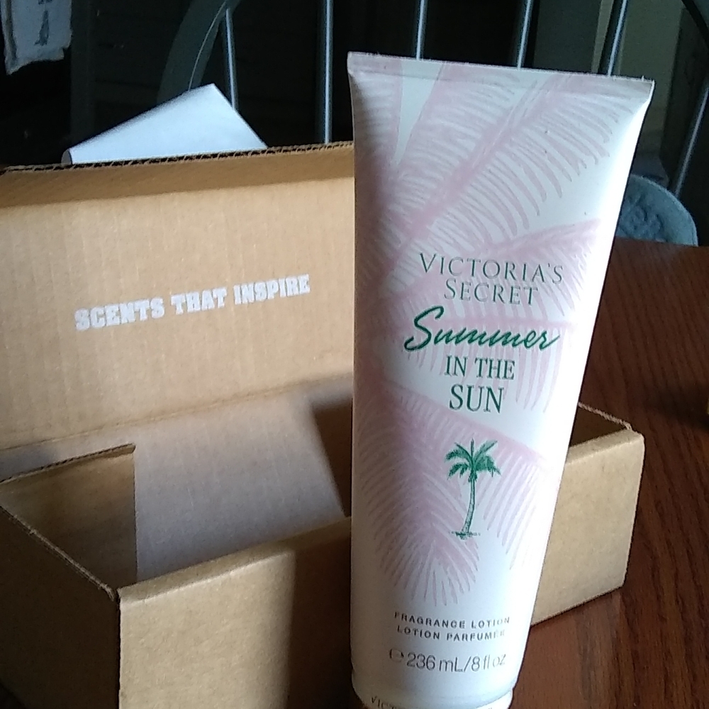 VS Summer In The Sun Lotion NWT